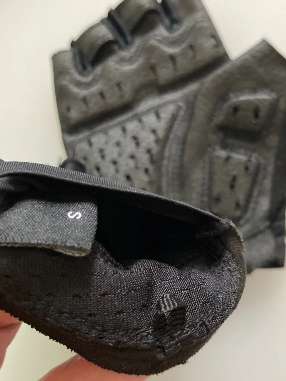 Pearl Izumi Women’s Black Pro Gel Bike Gloves EUC